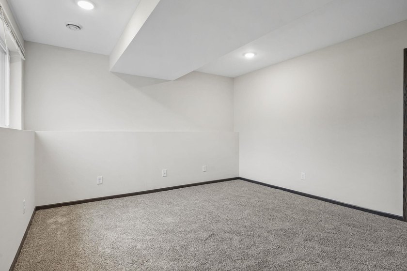 Breathtaking water views from this fully remodeled ZERO-LOT LINE - photo 26