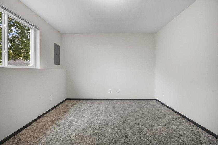 Breathtaking water views from this fully remodeled ZERO-LOT LINE - photo 32