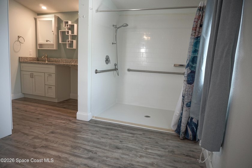 2 bedroom 2 bathroom home with complete wheelchair accessibility - photo 33