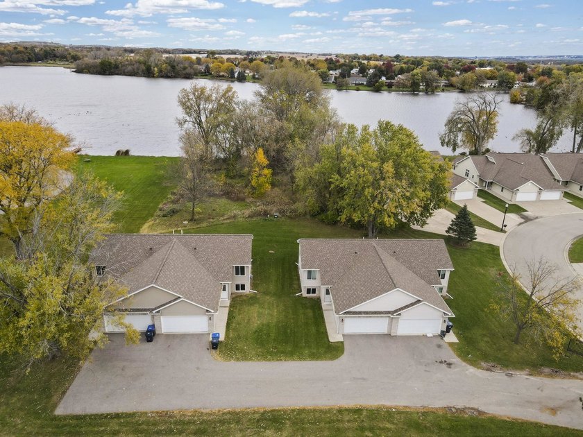 Breathtaking water views from this fully remodeled ZERO-LOT LINE - photo 40