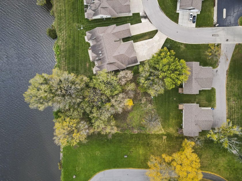 Breathtaking water views from this fully remodeled ZERO-LOT LINE - photo 47