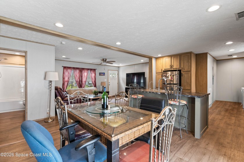 Welcome to this beautifully 2021-built double-wide home offering - photo 6
