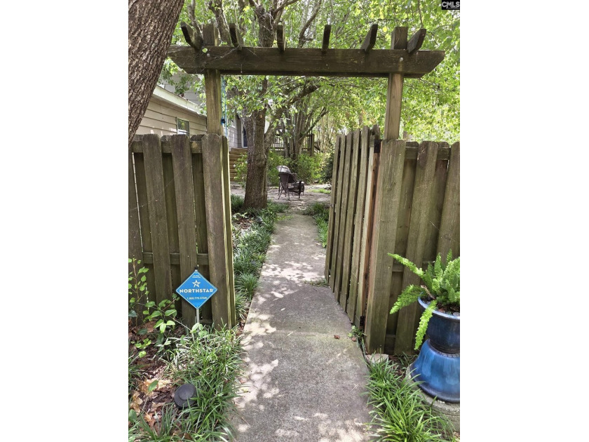 NO OPEN HOUSE ON 7/11 - Excellent Chapin lakefront home is a - photo 12