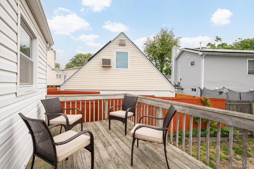 Welcome to this charming, well maintained Cape Cod style house - photo 16