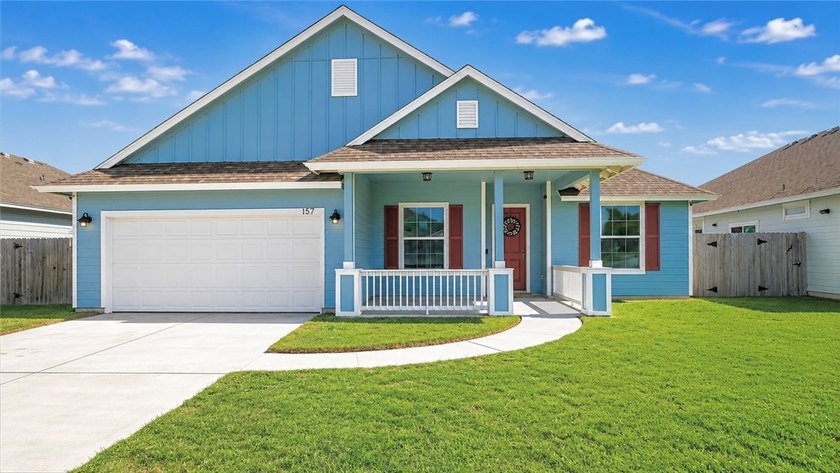 Priced to sell, this spacious Rockport home offers 4 bedrooms, 3 - photo 3