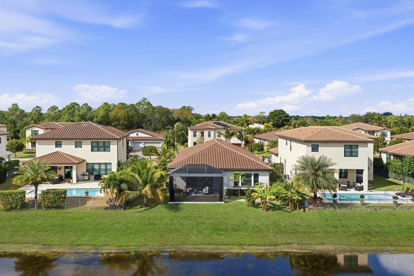 Well Appointed 3 bedrooms 2.5 bath home located on the lake in - photo 35
