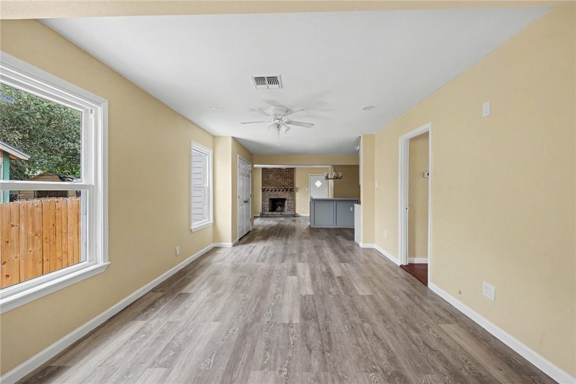 Totally remodeled 3-bedroom,2-bathroom home located in the - photo 9