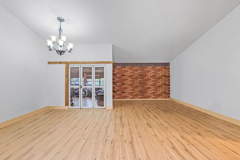 One-story 5BR/4BA home on an oversized lot over 8500 sq. ft. in - photo 16