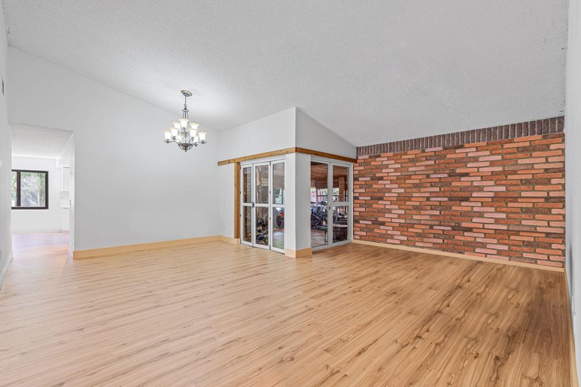 One-story 5BR/4BA home on an oversized lot over 8500 sq. ft. in - photo 19