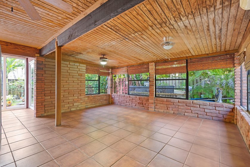 One-story 5BR/4BA home on an oversized lot over 8500 sq. ft. in - photo 26