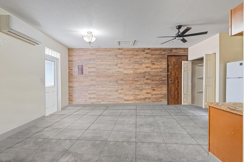 One-story 5BR/4BA home on an oversized lot over 8500 sq. ft. in - photo 35