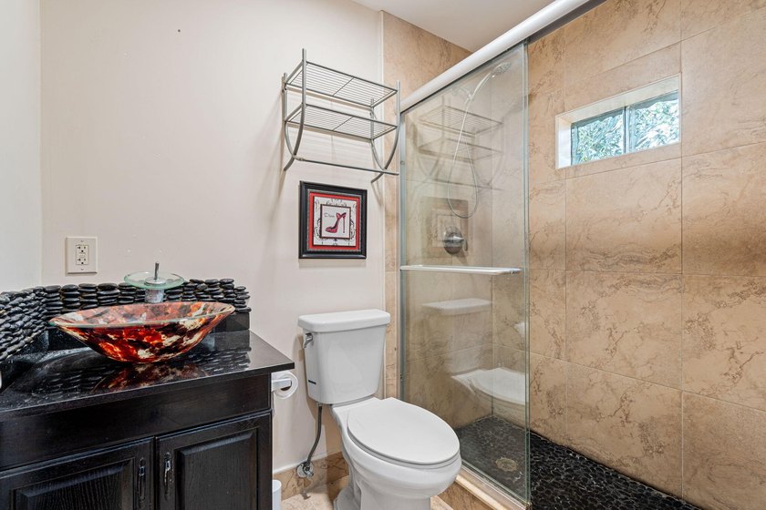 One-story 5BR/4BA home on an oversized lot over 8500 sq. ft. in - photo 36