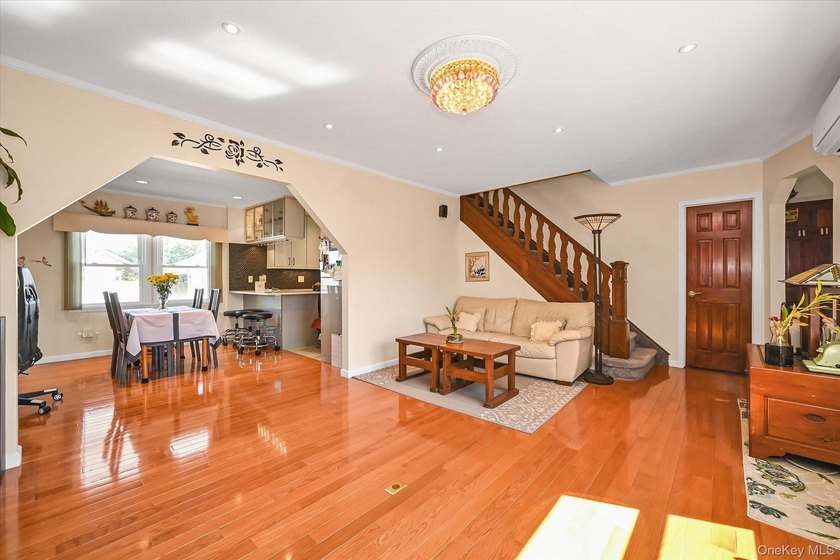 Welcome to this Move-In Ready Detached Colonial situated on a - photo 4