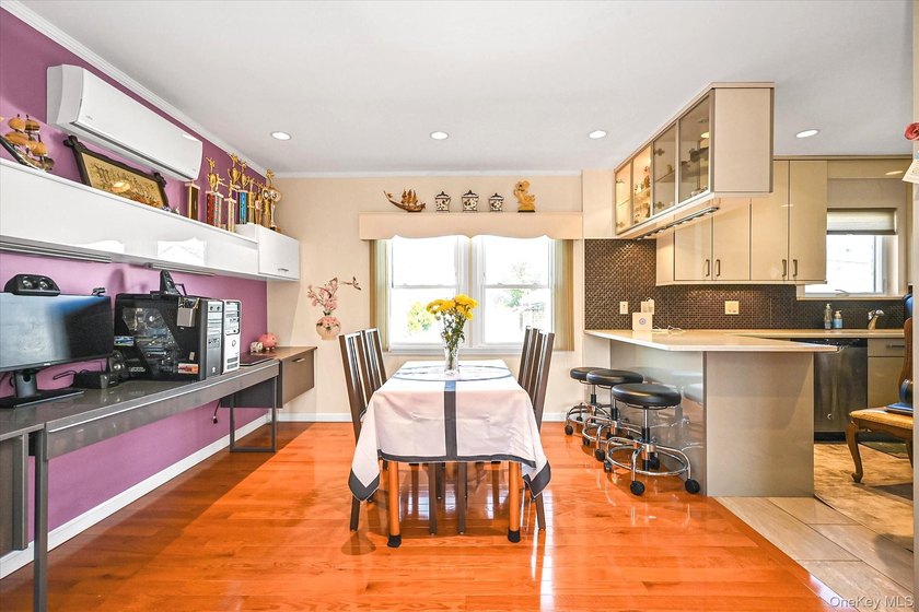 Welcome to this Move-In Ready Detached Colonial situated on a - photo 5