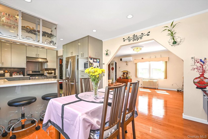 Welcome to this Move-In Ready Detached Colonial situated on a - photo 6
