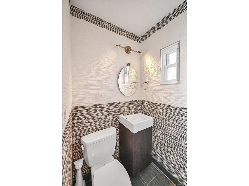 Welcome to this Move-In Ready Detached Colonial situated on a - photo 10