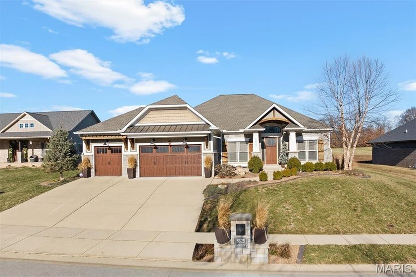 Exuding custom luxury, quality craftsmanship, and exceptional - photo 4