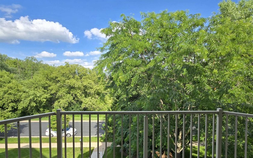 Discover your new home in this charming third floor condo - photo 14