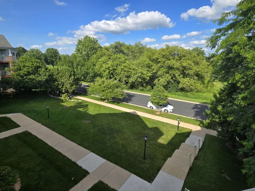Discover your new home in this charming third floor condo - photo 15