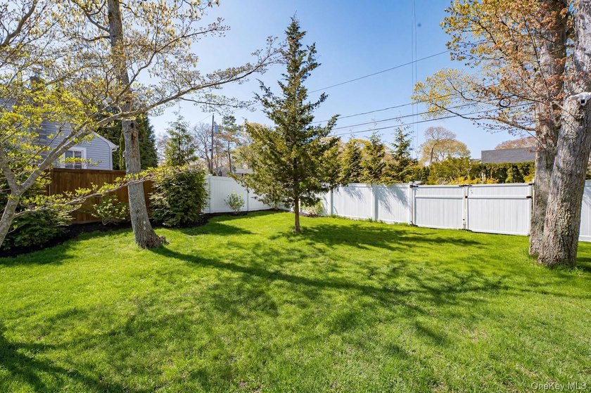 Ideally situated in the heart of Hampton Bays with walk-to- town - photo 16