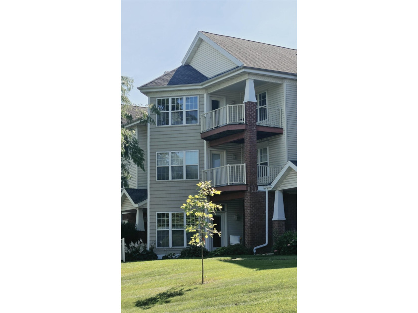 Discover your new home in this charming third floor condo - photo 16