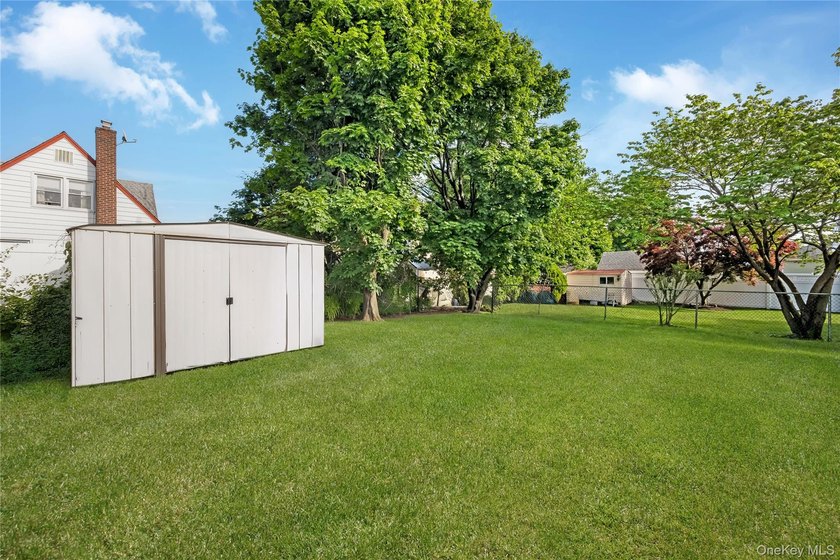 Welcome To This Well-Maintained 2 Bedroom, 2 Bathroom Home In - photo 17