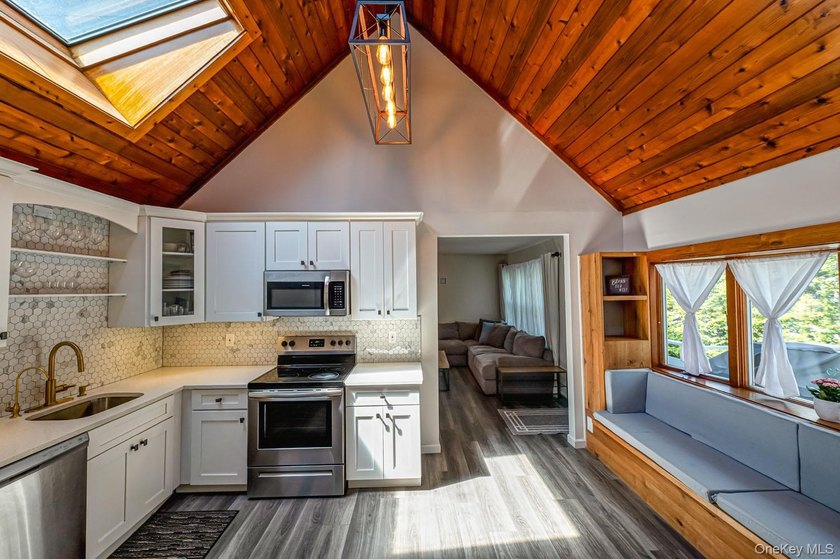 Ideally situated in the heart of Hampton Bays with walk-to- town - photo 21
