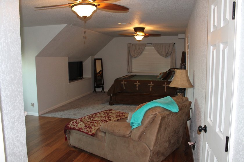 Come discover the charm and versatility of this beautiful - photo 30