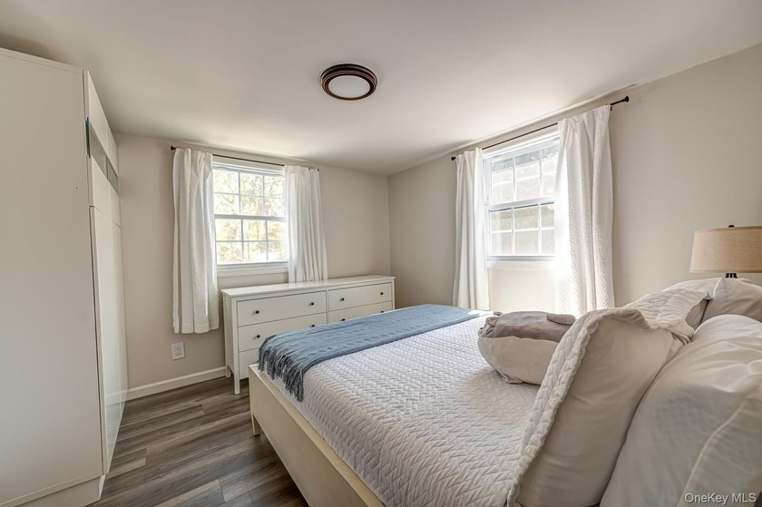 Ideally situated in the heart of Hampton Bays with walk-to- town - photo 31