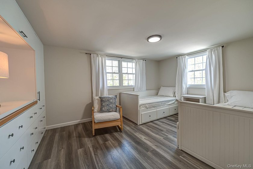 Ideally situated in the heart of Hampton Bays with walk-to- town - photo 32