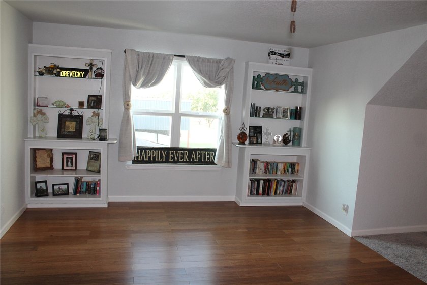 Come discover the charm and versatility of this beautiful - photo 32