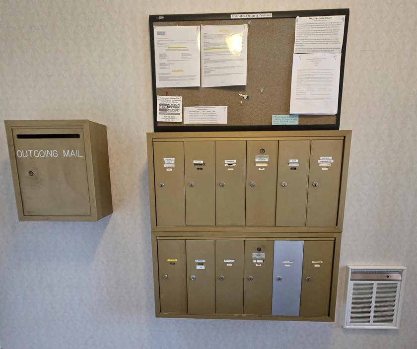 Discover your new home in this charming third floor condo - photo 32