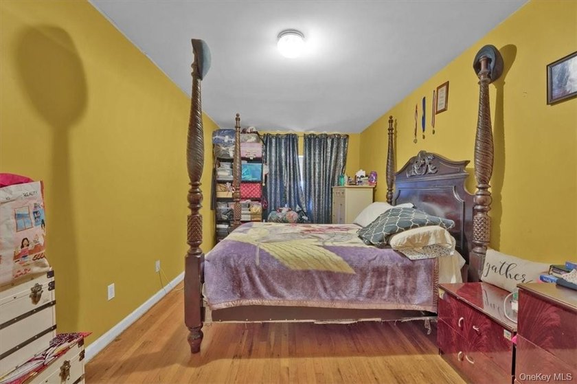 Exquisite three-family home located on a quiet, friendly block - photo 12