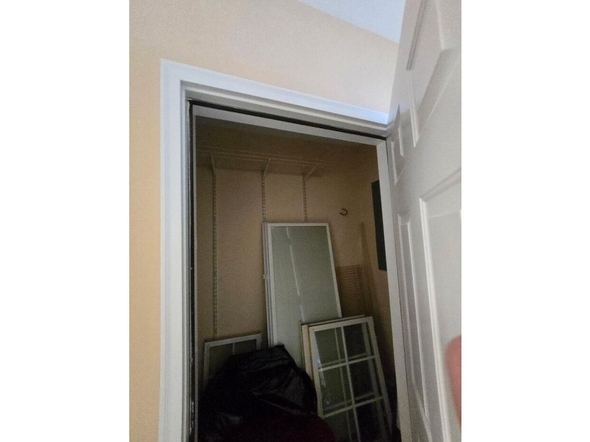Beautifully maintained 3-bedroom, 2-bath corner-unit townhome in - photo 16