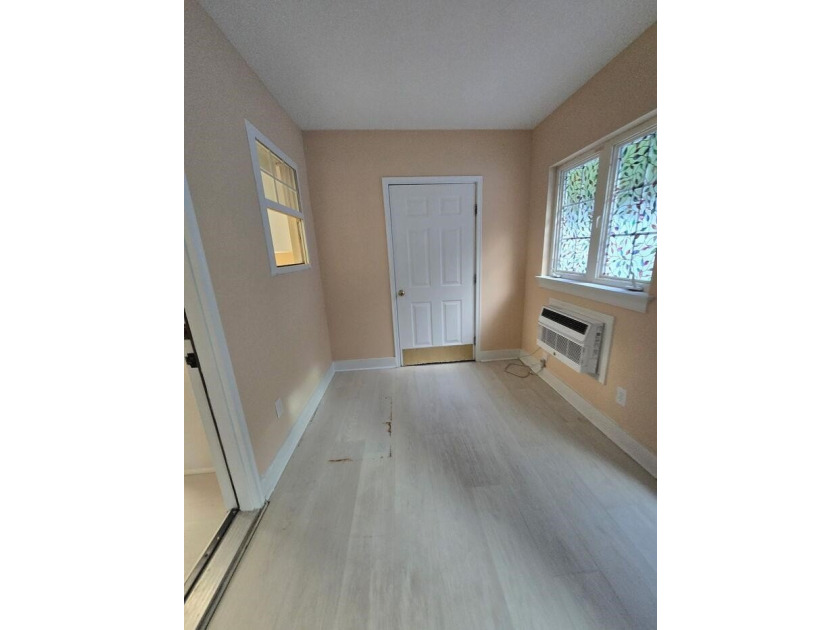 Beautifully maintained 3-bedroom, 2-bath corner-unit townhome in - photo 18