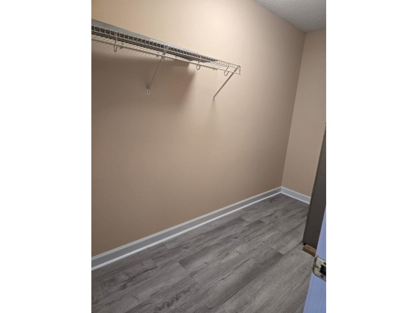 Beautifully maintained 3-bedroom, 2-bath corner-unit townhome in - photo 32