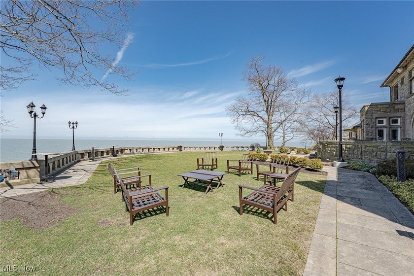 This brand-new Kingdom Home Builders custom residence, currently - photo 15