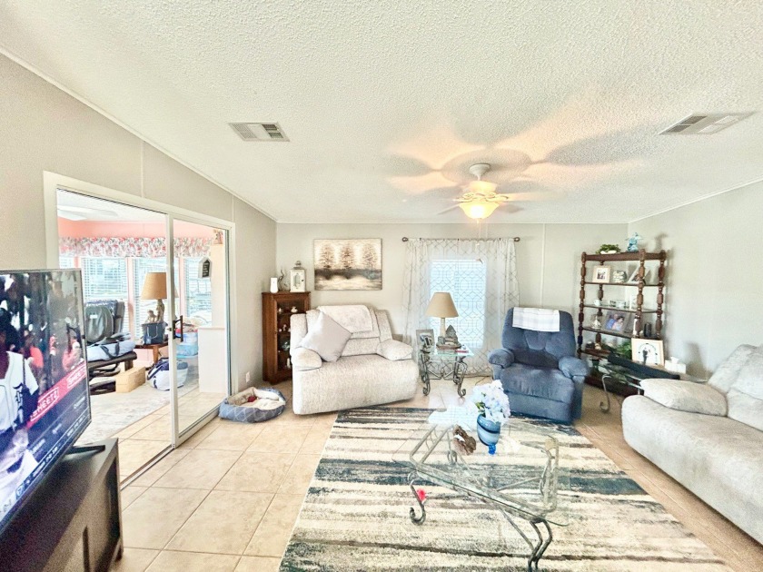 Beautiful home in Reflections on Silver Lake in Avon Park - photo 10