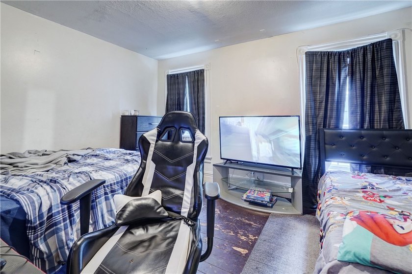 Great investment opportunity for shrewd investors or possible - photo 11