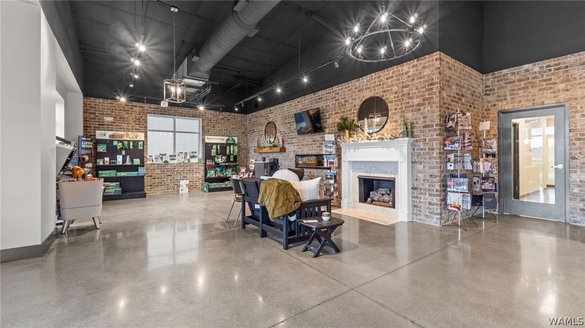 Exceptional multi-use office and industrial property featuring 6 - photo 3