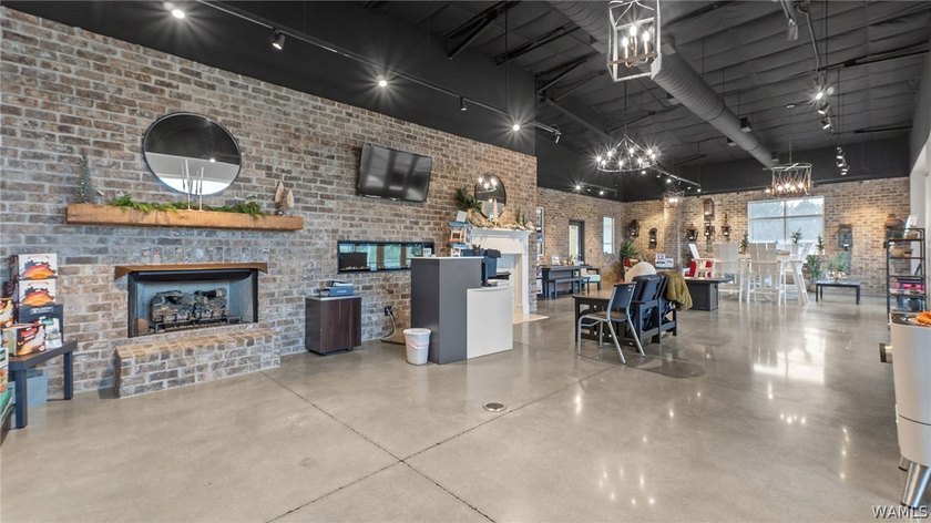 Exceptional multi-use office and industrial property featuring 6 - photo 4