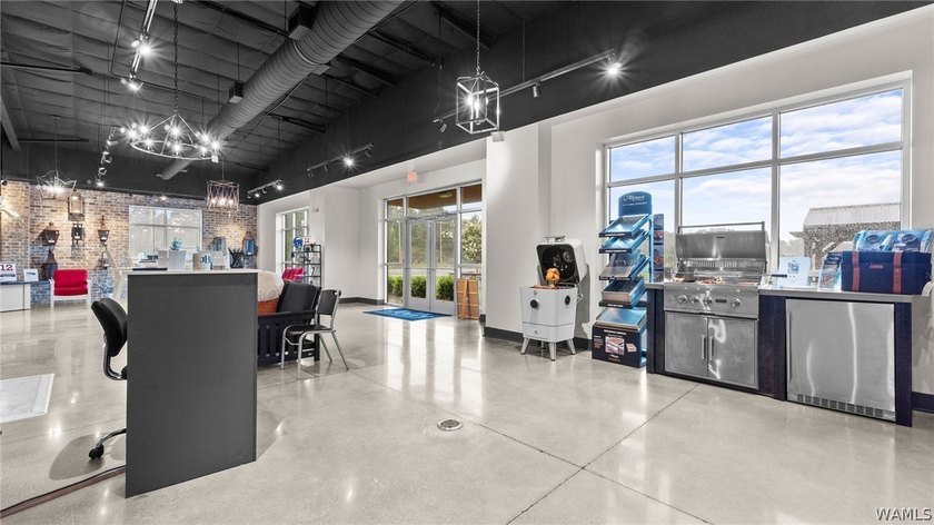 Exceptional multi-use office and industrial property featuring 6 - photo 8
