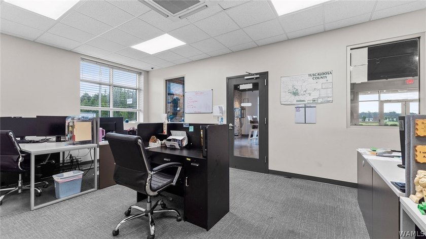 Exceptional multi-use office and industrial property featuring 6 - photo 9