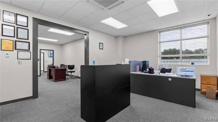 Exceptional multi-use office and industrial property featuring 6 - photo 10