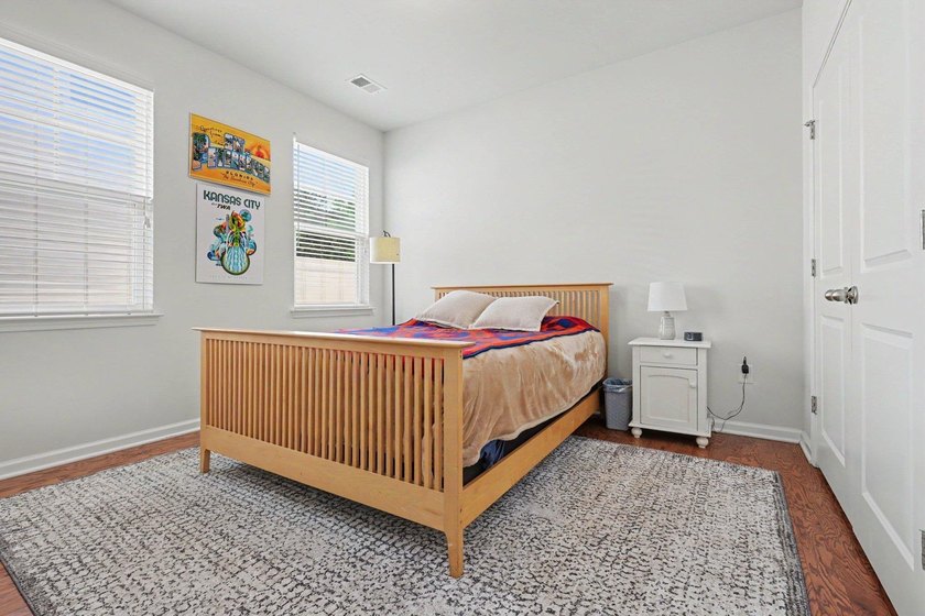 Welcome to this beautifully maintained three-bedroom, two-bath - photo 19