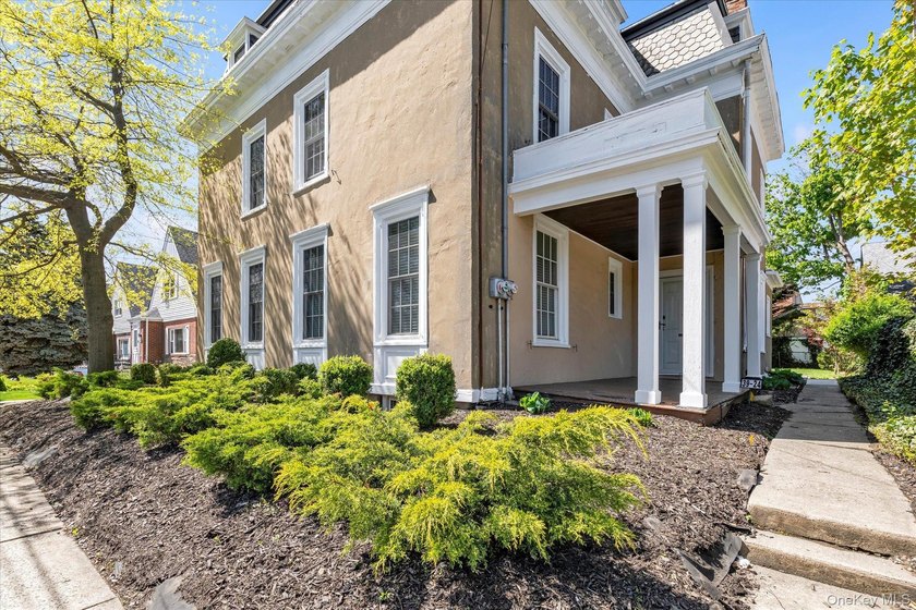 Vacant and Motivated Seller! Totally Renovated From Top to - photo 29