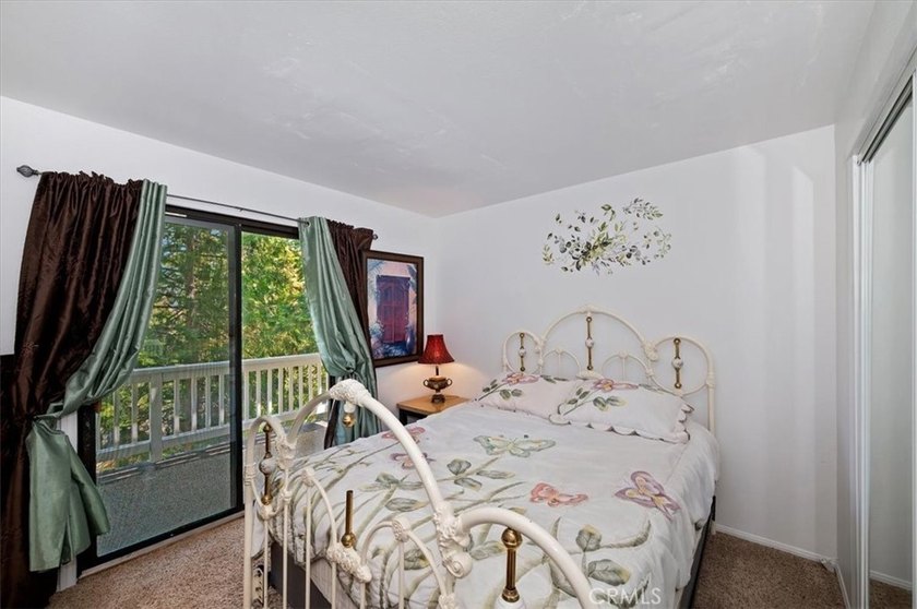 Beautiful Crestline mountain home with serene hillside views and - photo 29