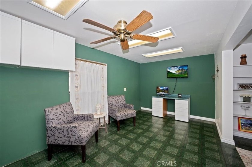 Beautiful Crestline mountain home with serene hillside views and - photo 36
