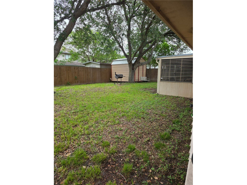 3-bedroom, 2-bath home with a 2-car garage and cozy fireplace - photo 9
