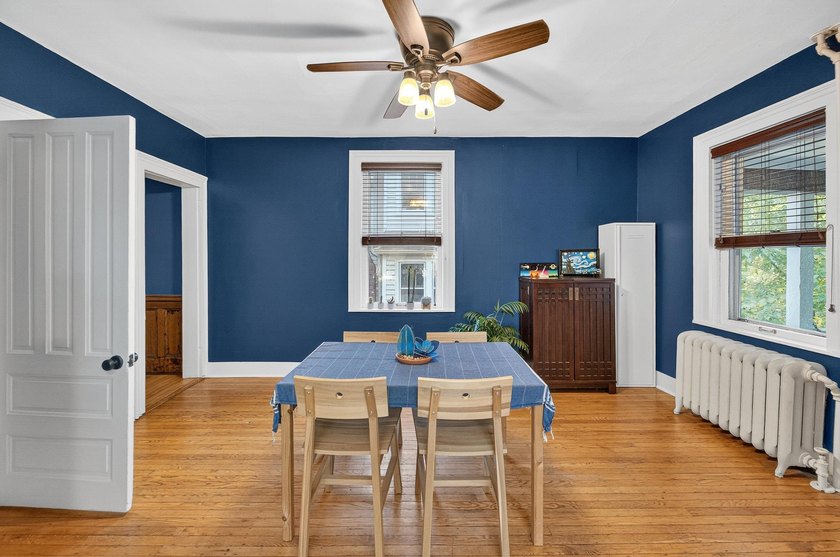 Perfect house in a prime location!! Welcome home to this - photo 13